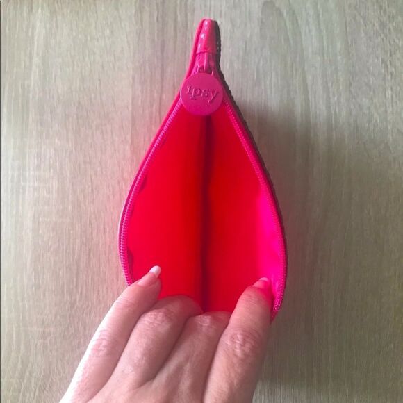 NEW … IPSY Cosmetic / Makeup Bag - Picture 3 of 3